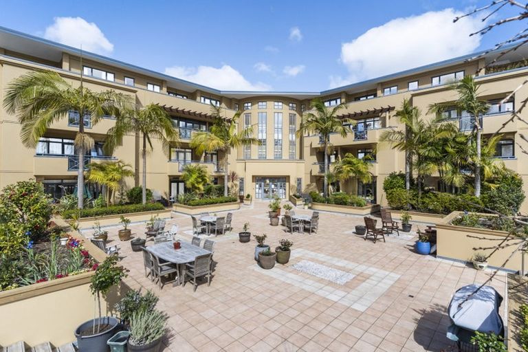 Photo of property in 2c/7-11 Bute Road, Browns Bay, Auckland, 0630