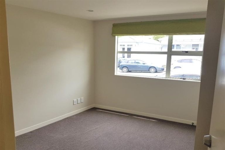 Photo of property in 203 Tasman Street, Mount Cook, Wellington, 6021