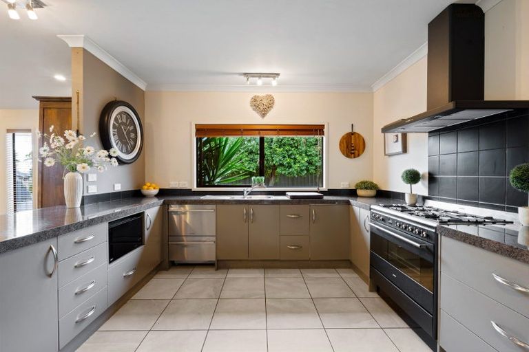 Photo of property in 6 Kirkpatrick Place, Havelock North, 4130