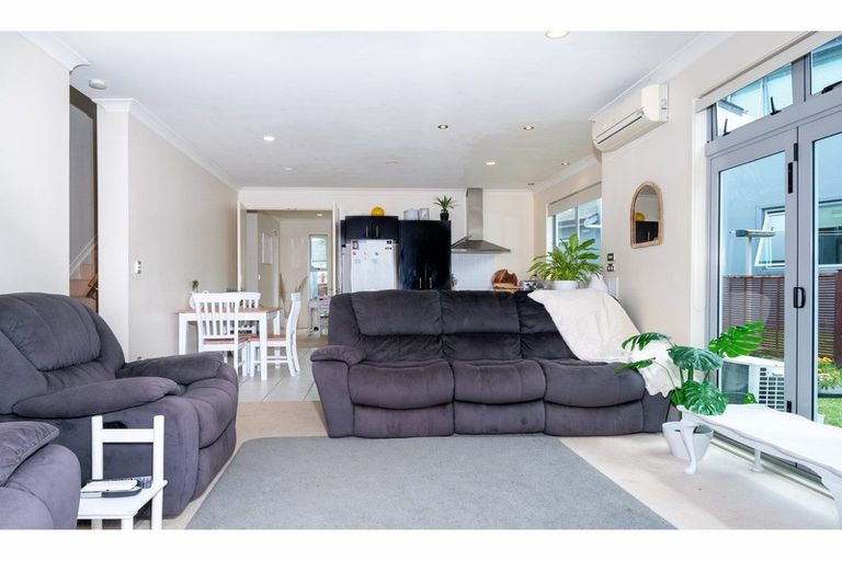 Photo of property in 11l Clearwater Cove, West Harbour, Auckland, 0618