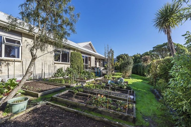 Photo of property in 4 Rangatira Road, Tawa, Wellington, 5028