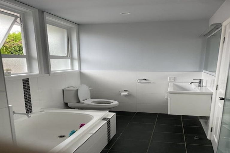 Photo of property in 1/48 Matipo Road, Mairangi Bay, Auckland, 0630