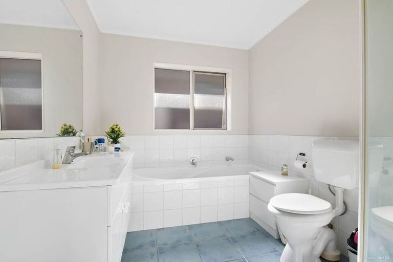 Photo of property in 57 Bellville Drive, Clendon Park, Auckland, 2103