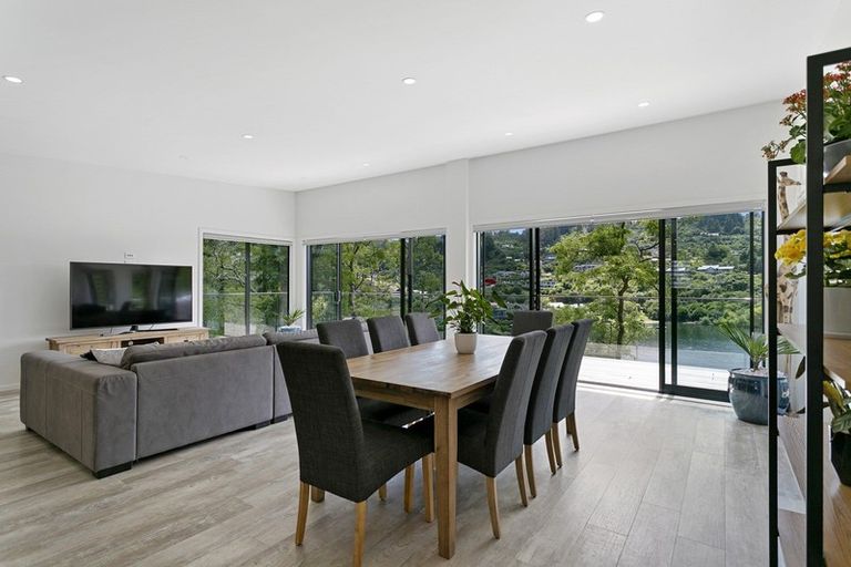 Photo of property in 19 Parawera Drive, Acacia Bay, Taupo, 3330