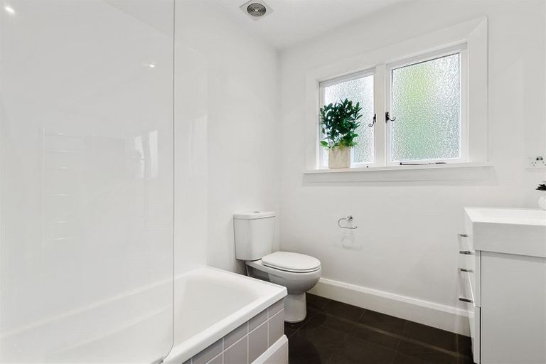 Photo of property in 8 Alpha Avenue, Strowan, Christchurch, 8052