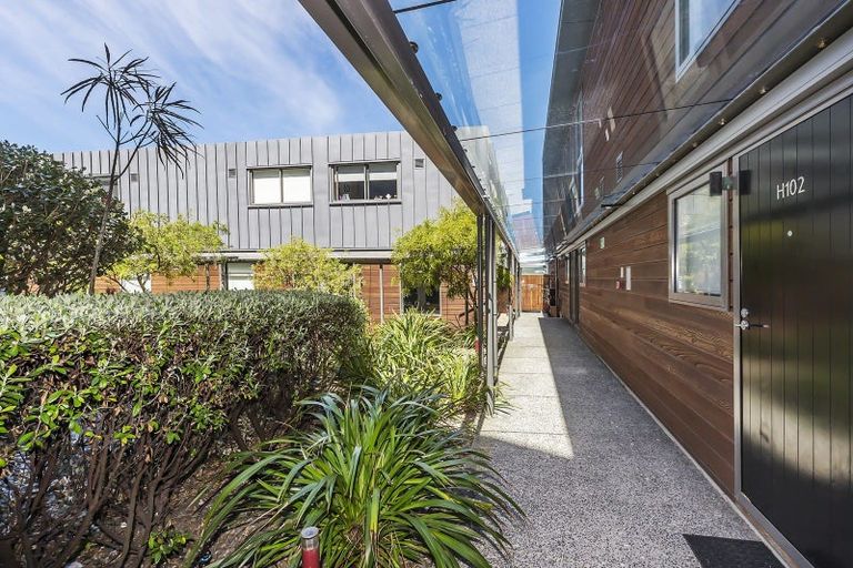 Photo of property in Patent 326 Apartments, 504s/326 Evans Bay Parade, Hataitai, Wellington, 6021