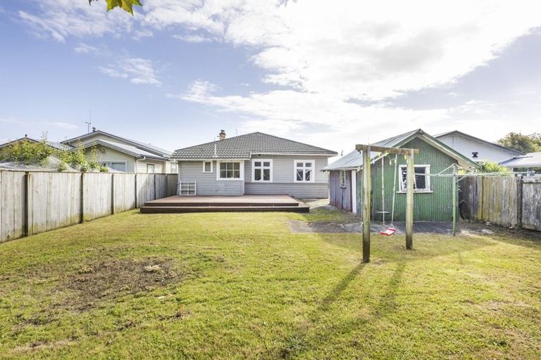 Photo of property in 20 Shamrock Street, Takaro, Palmerston North, 4412