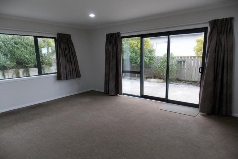 Photo of property in 8 Tongariro Drive, Aotea, Porirua, 5024