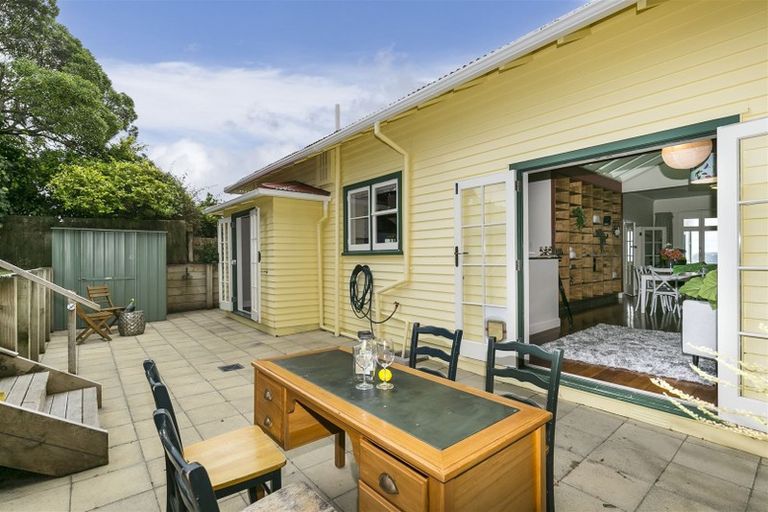 Photo of property in 17 Fairview Crescent, Kelburn, Wellington, 6012