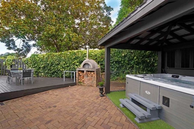 Photo of property in 5b Tirimoana Road, Te Atatu South, Auckland, 0602