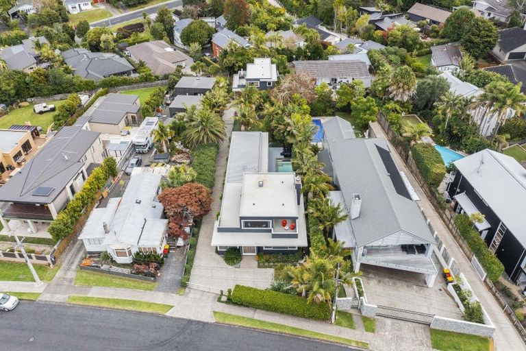 Photo of property in 20 Marine Parade, Mellons Bay, Auckland, 2014