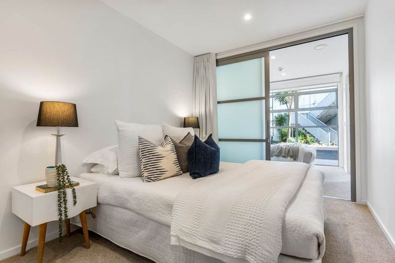 Photo of property in 12/17 Link Crescent, Stanmore Bay, Whangaparaoa, 0932