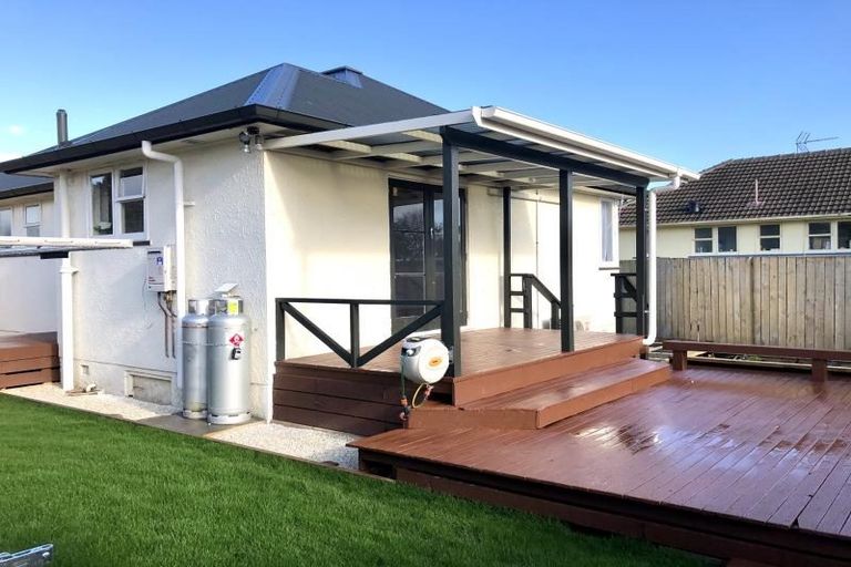 Photo of property in 30 Douglas Crescent, Fairfield, Hamilton, 3214