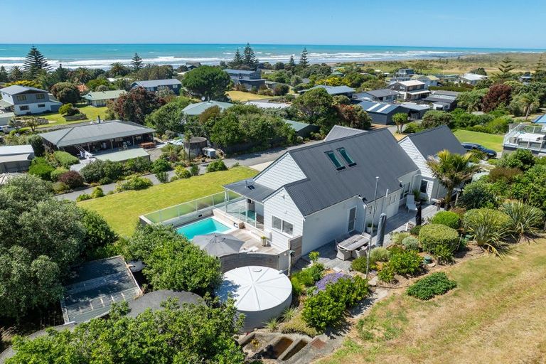 Photo of property in 11 Palm Parade, Riversdale Beach, Masterton, 5872