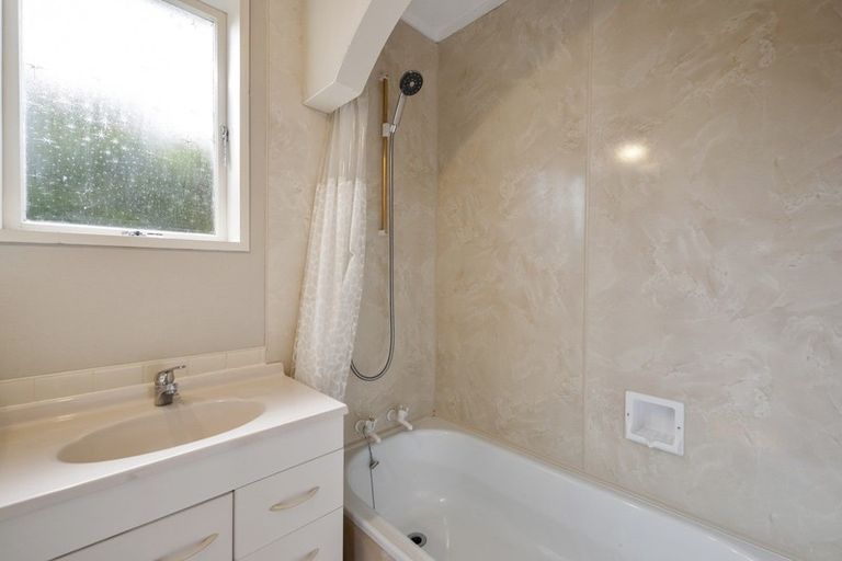 Photo of property in 6 Irwin Place, Kinloch, Taupo, 3377