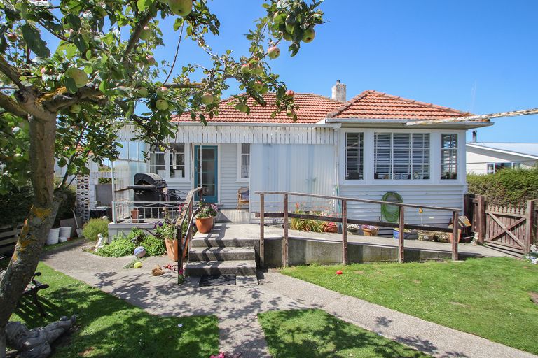 Photo of property in 4 Robertson Street, Oamaru North, Oamaru, 9400