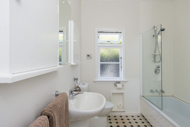 Photo of property in 28 Cashmere Avenue, Khandallah, Wellington, 6035