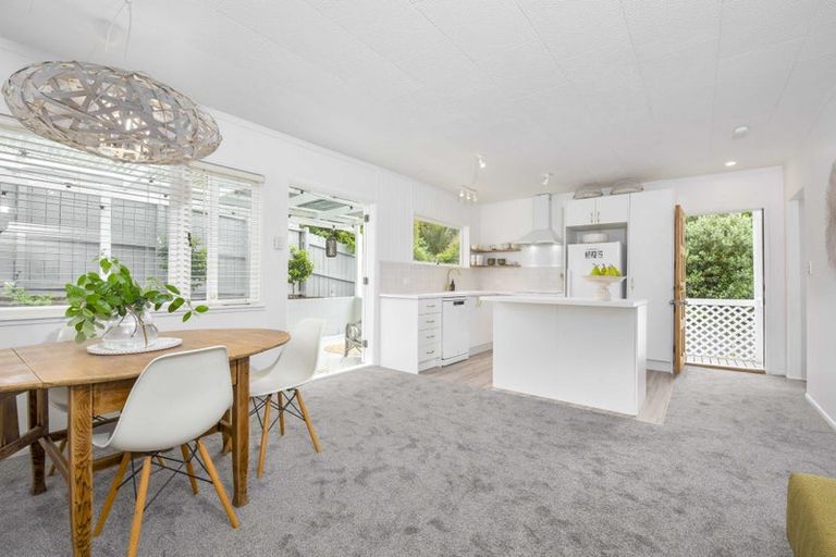 Photo of property in 103 Brian Crescent, Stanmore Bay, Whangaparaoa, 0932