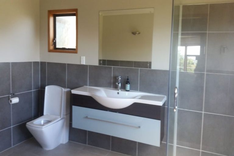 Photo of property in 144 Wade River Road, Wade Heads, Whangaparaoa, 0932