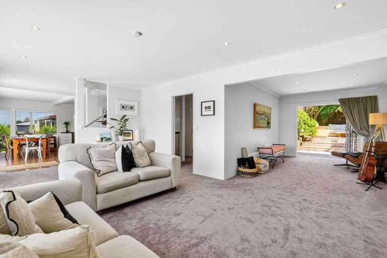 Photo of property in 8a Tipau Street, Torbay, Auckland, 0630