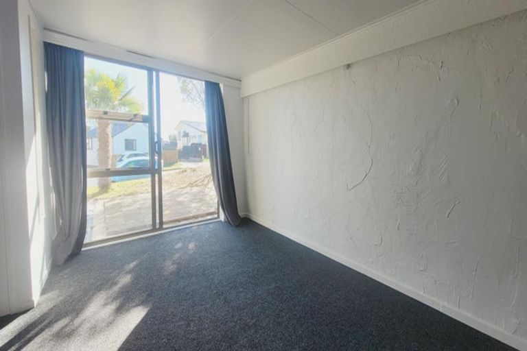 Photo of property in 114 Gloaming Hill, Titahi Bay, Porirua, 5022