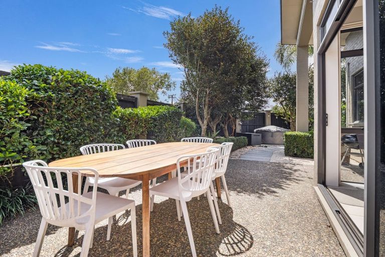 Photo of property in 2 Four Oaks Place, Pukekohe, 2120