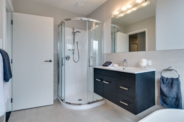 Photo of property in 60 Eriksen Road, Te Awa, Napier, 4110