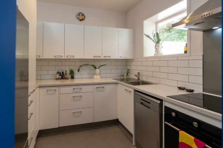 Photo of property in 2/15 Upper Lewisville Terrace, Thorndon, Wellington, 6011