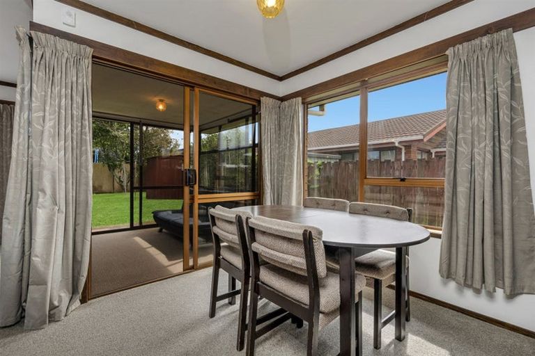 Photo of property in 2/133 Parrs Cross Road, Glen Eden, Auckland, 0612