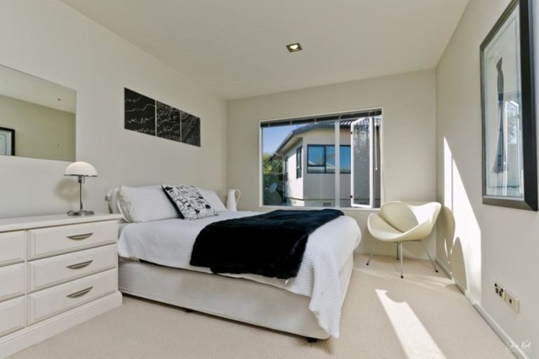 Photo of property in 19 Pitoitoi Avenue, Greenhithe, Auckland, 0632