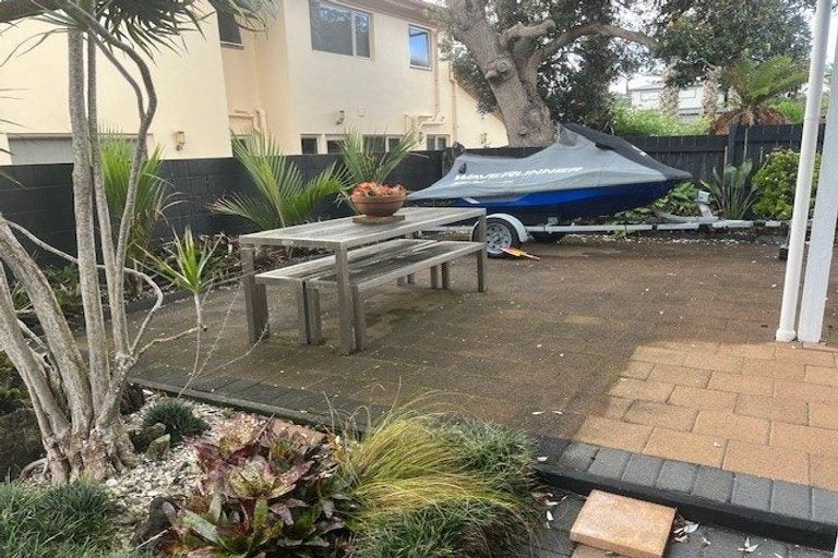 Photo of property in 49b The Esplanade, Eastern Beach, Auckland, 2012