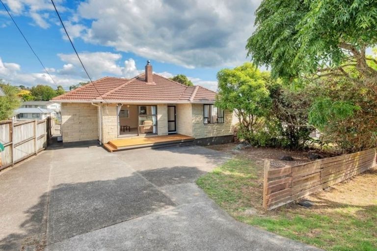 Photo of property in 1/16 Peach Road, Glenfield, Auckland, 0629