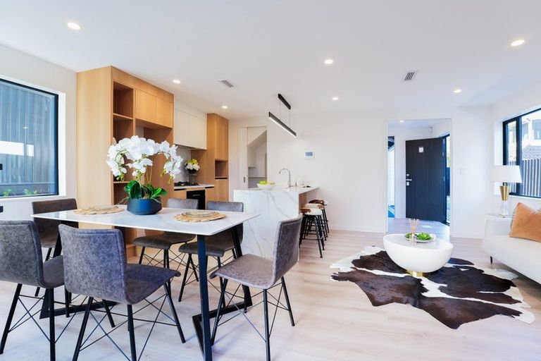 Photo of property in 71b Seaview Road, Castor Bay, Auckland, 0620