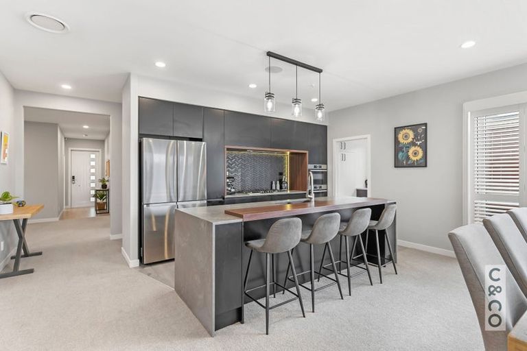 Photo of property in 37 Nobilo Road, Kumeu, 0810