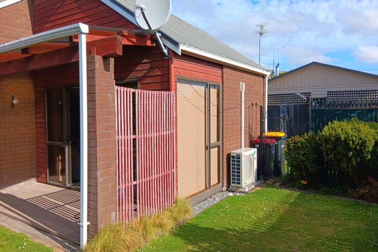 Photo of property in 4 Aztec Place, Redwood, Christchurch, 8051