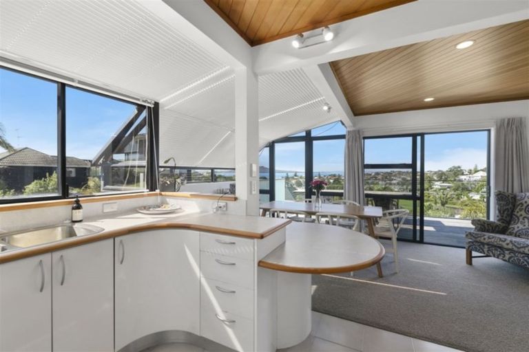 Photo of property in 2/11 Seaview Road, Castor Bay, Auckland, 0620