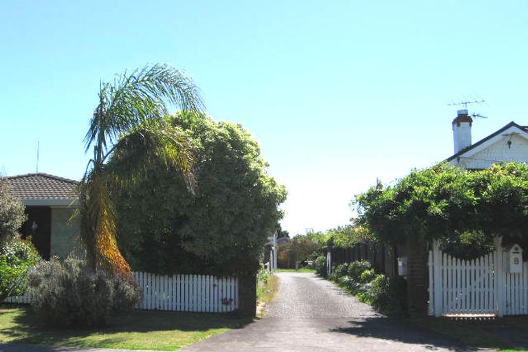 Photo of property in 2/6 Ocean View Road, Northcote, Auckland, 0627