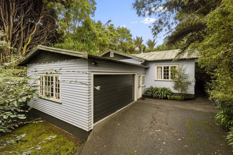 Photo of property in 139 Woodlands Park Road, Titirangi, Auckland, 0604