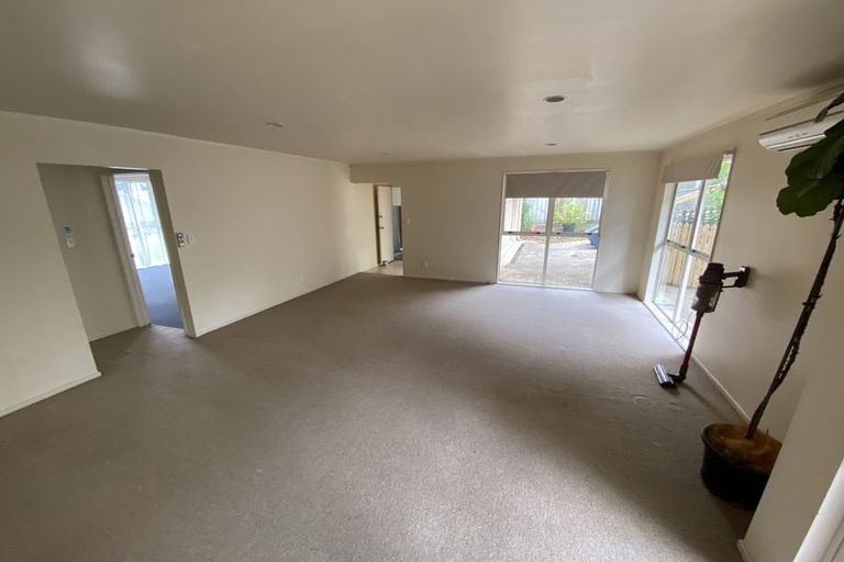 Photo of property in 324i West Coast Road, Glen Eden, Auckland, 0602