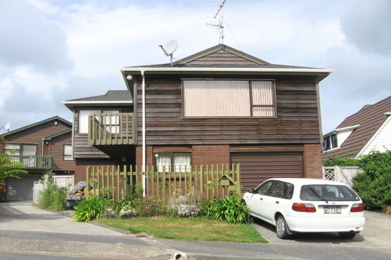 Photo of property in 57 Thatcher Crescent, Crofton Downs, Wellington, 6035