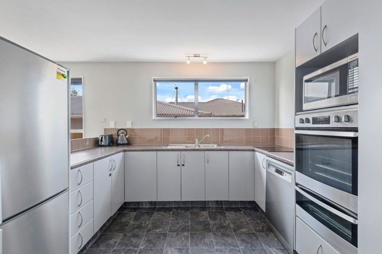 Photo of property in 2 Emlyn Place, Avondale, Christchurch, 8061