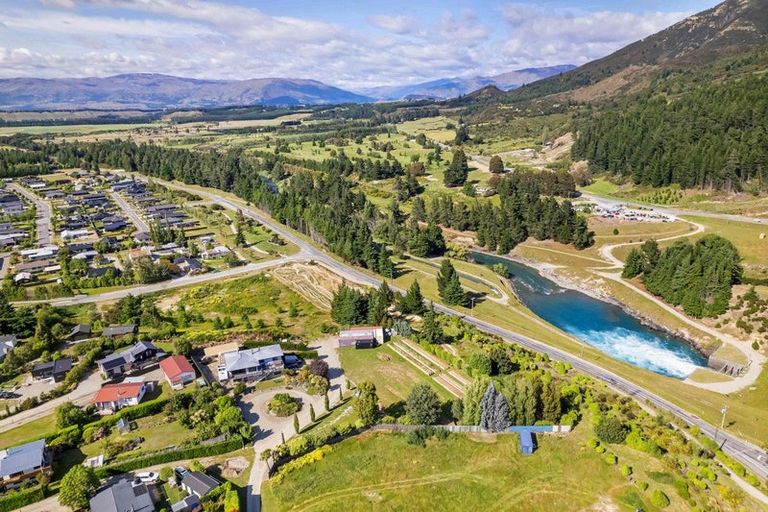 Photo of property in 17 Parry Crescent, Lake Hawea, 9382