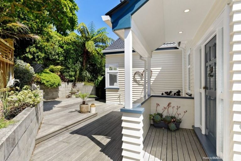 Photo of property in 109 Totara Road, Miramar, Wellington, 6022