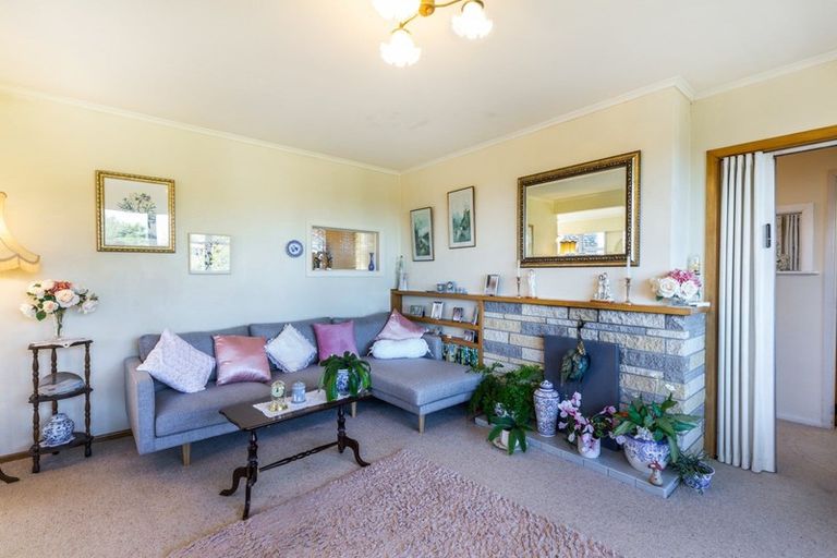 Photo of property in 12 Titoki Avenue, Waipahihi, Taupo, 3330