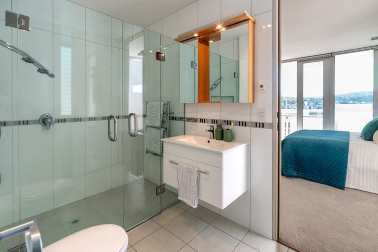 Photo of property in 26 The Crescent, Roseneath, Wellington, 6011