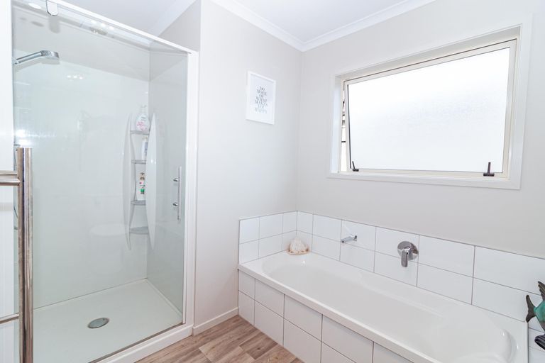 Photo of property in 15 Magnolia Crescent, Tawhero, Whanganui, 4501