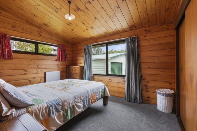 Photo of property in 22 Whitechapel Grove, Stokes Valley, Lower Hutt, 5019