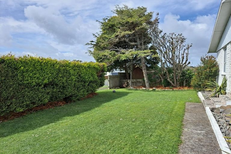 Photo of property in 35 Camellia Avenue, Bell Block, New Plymouth, 4312