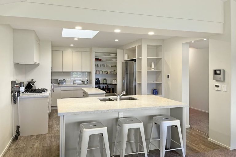 Photo of property in 5 Pukenamu Road, Rainbow Point, Taupo, 3330