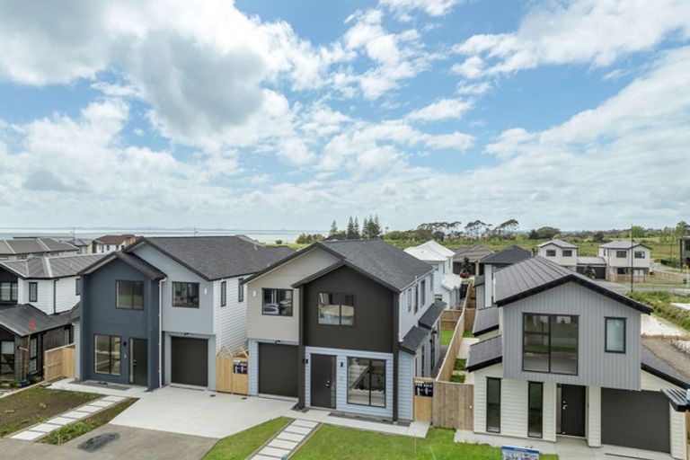 Photo of property in 22 Korowhiti Road, Clarks Beach, 2122